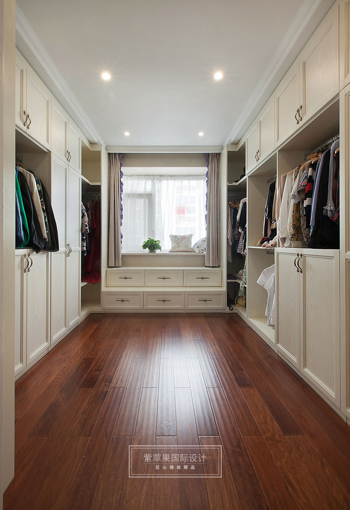 簡美衣帽間裝修實(shí)景